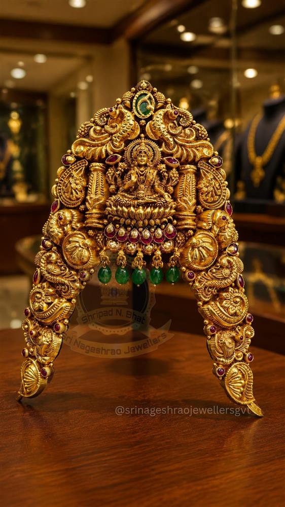 Gold jewellery collection